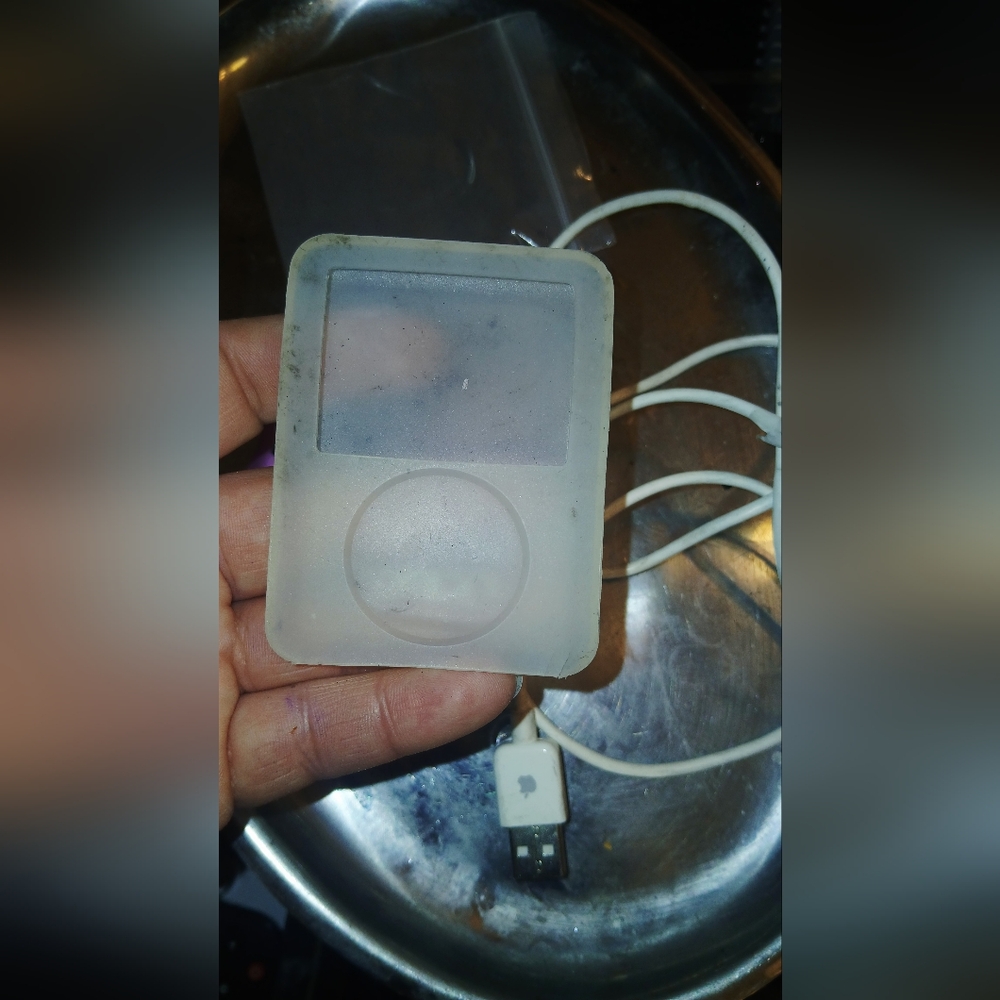 GEN 3 Ipod Player PINK - Picture 4 of 4